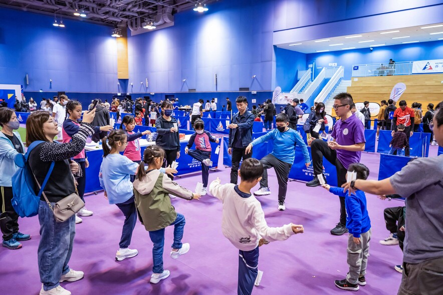 <p>The HKSI Open Day 2024 featured a number of interactive activities for public, including sports tryouts, fitness challenges and elite athlete sports demonstrations and sharing sessions, increasing community understanding of elite sports development.</p>
